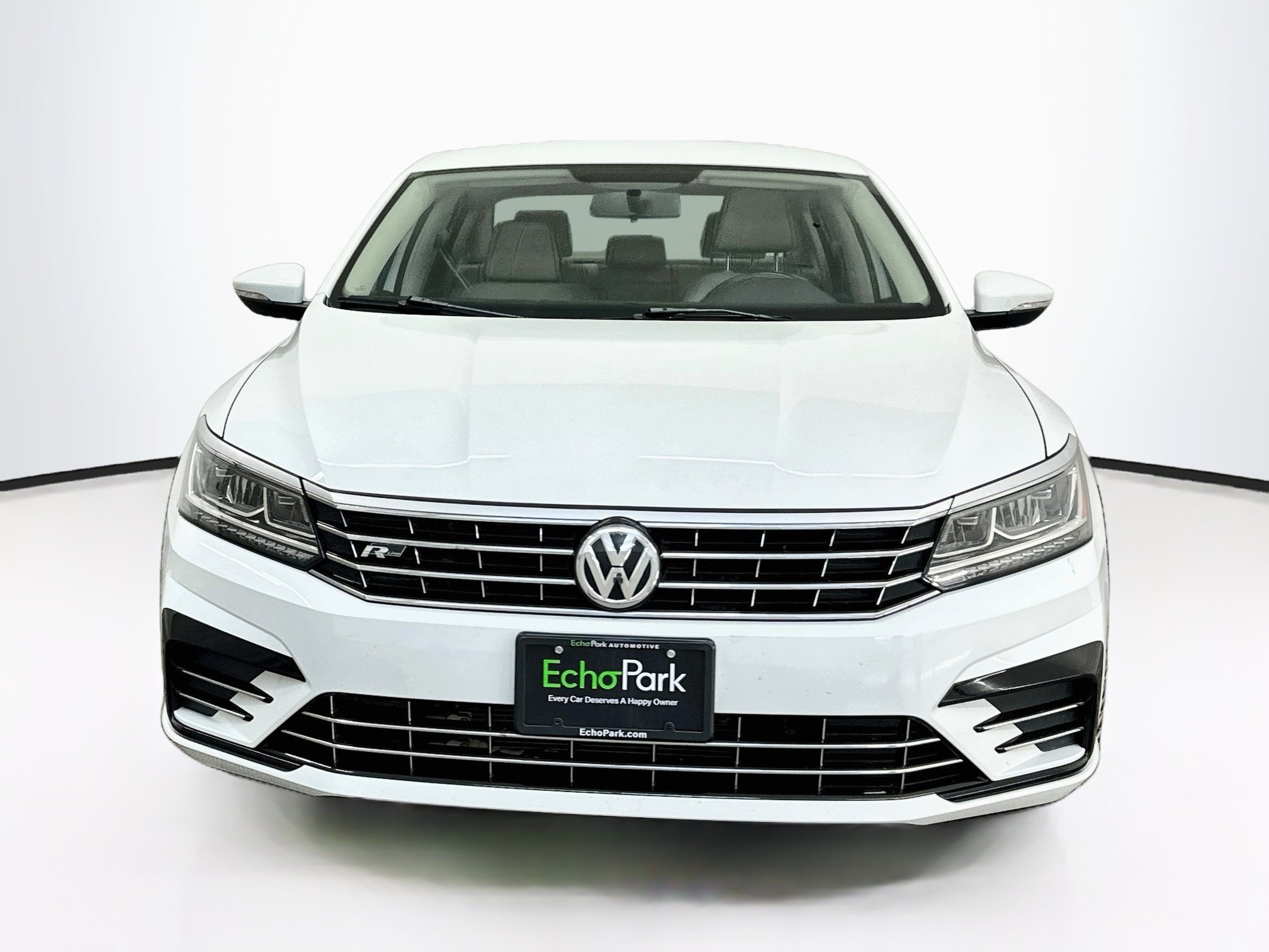 Used 2017 Volkswagen Passat 1.8T R-Line w/ R-Line Lighting Package FWD image 2