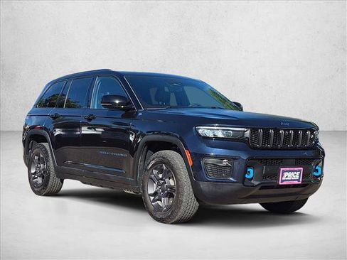 Used 2024 Jeep Grand Cherokee Trailhawk w/ Advanced Protech Group II AWD/4WD image 3