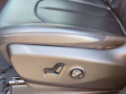 Used 2023 Chrysler Pacifica Touring-L w/ S Appearance Package image 16