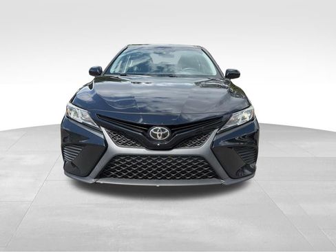 Used 2018 Toyota Camry SE FWD image 2