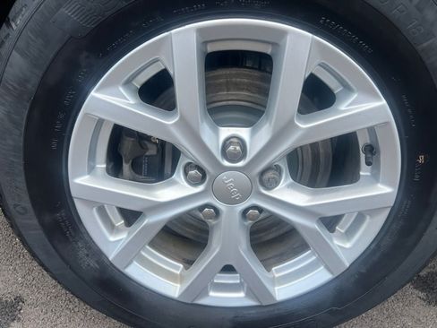 Used 2023 Jeep Grand Cherokee L Limited AWD/4WD image 12