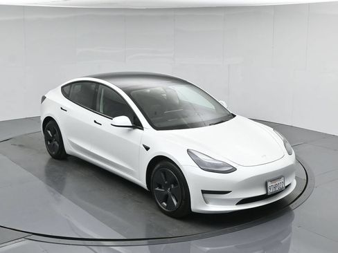 Used 2022 Tesla Model 3 Long Range AWD/4WD image 34