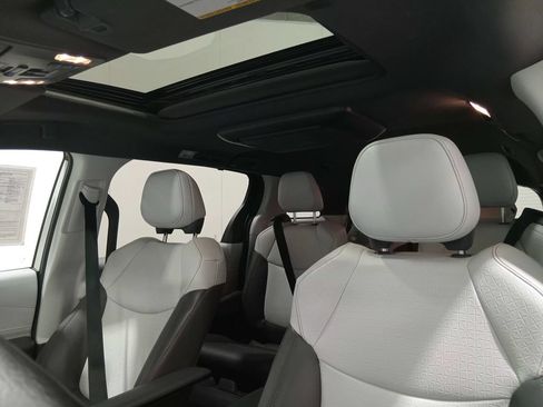 Used 2021 Toyota Sienna XSE w/ XSE Plus Package FWD image 16