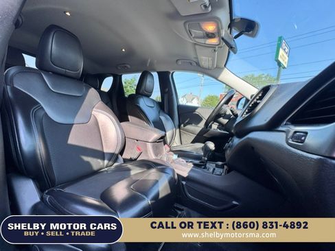 Used 2020 Jeep Cherokee Latitude Plus w/ Cold Weather Group AWD/4WD image 15