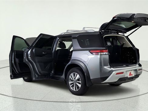 Used 2025 Nissan Pathfinder SL FWD image 12