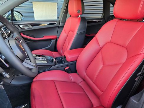 New 2026 Porsche Macan image 5
