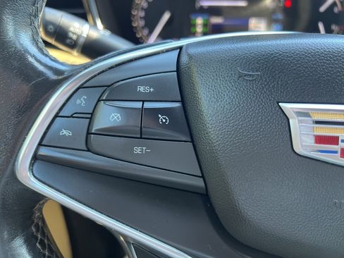 Used 2018 Cadillac XT5 FWD image 27