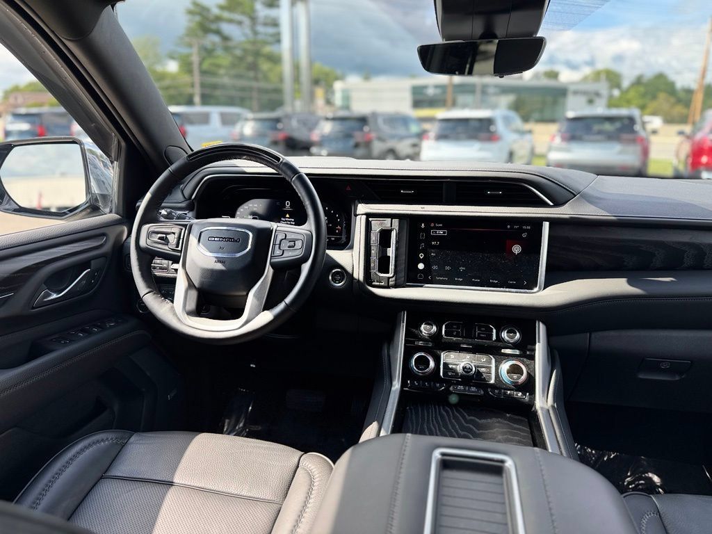 Used 2023 GMC Yukon Denali w/ Advanced Technology Package AWD/4WD image 13