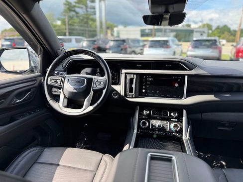 Used 2023 GMC Yukon Denali w/ Advanced Technology Package AWD/4WD image 13