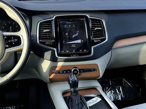 Used 2021 Volvo XC90 T6 Momentum w/ Protection Package Premier image 6
