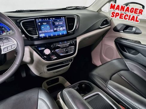 Used 2023 Chrysler Pacifica Touring-L FWD image 23