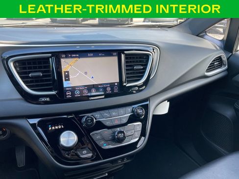 Used 2020 Chrysler Pacifica Touring-L AWD/4WD image 22