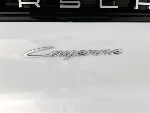 Used 2025 Porsche Cayenne Coupe image 36