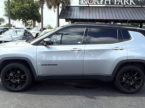 Used 2022 Jeep Compass Latitude FWD image 5