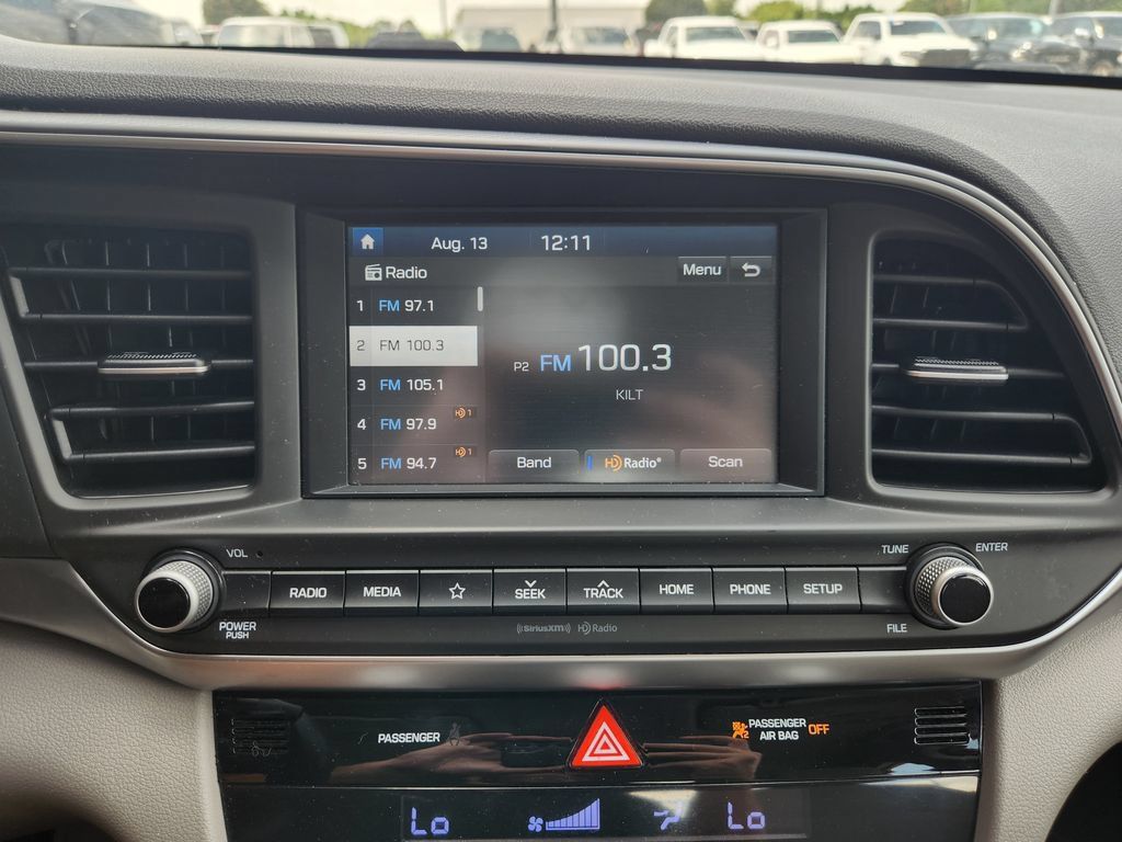 Used 2020 Hyundai Elantra SEL FWD image 19
