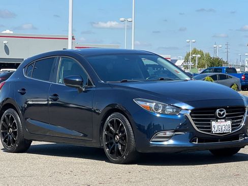 Used 2018 MAZDA MAZDA3 Touring FWD image 5