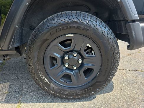 Used 2022 Jeep Wrangler Sport AWD/4WD image 31