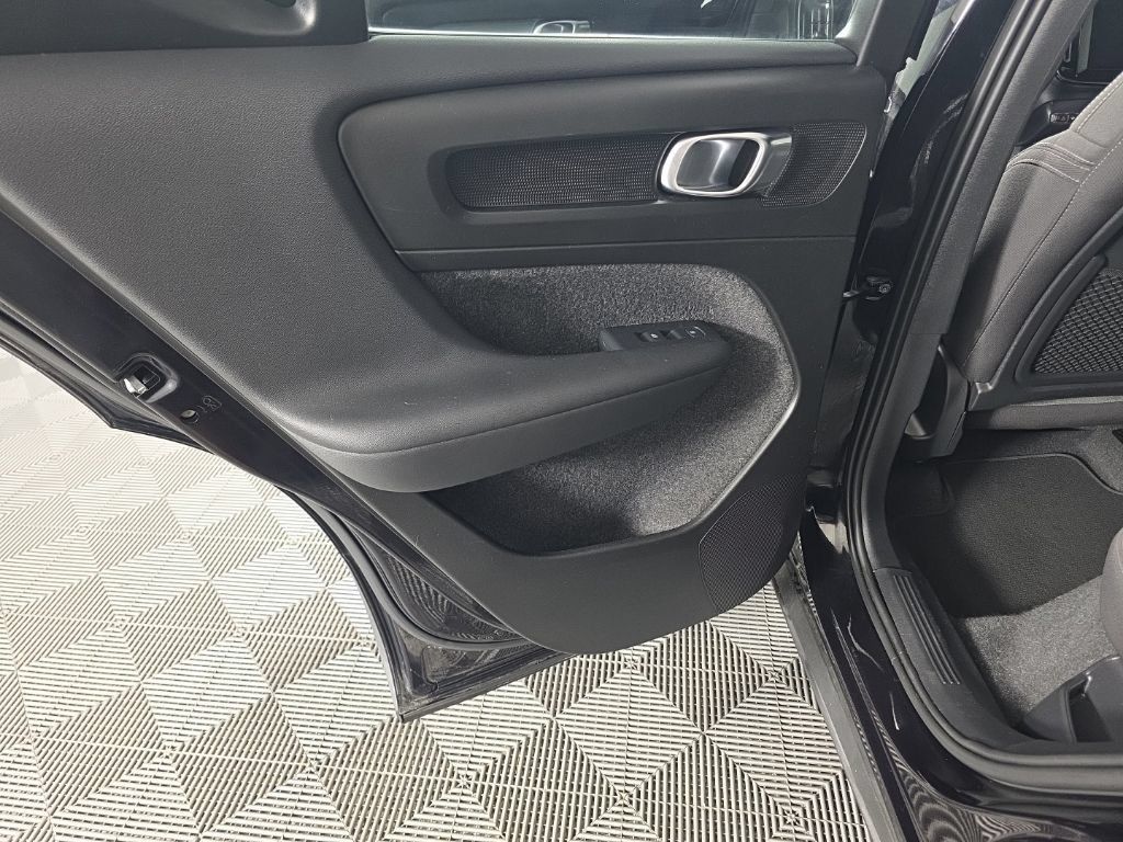 Used 2024 Volvo XC40 B5 Core AWD/4WD image 27