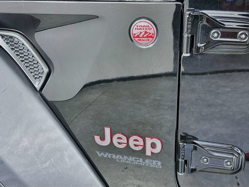 Used 2022 Jeep Wrangler Unlimited Rubicon w/ LED Lighting Group AWD/4WD image 27