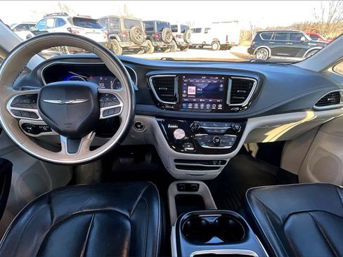 Used 2020 Chrysler Pacifica Limited image 14