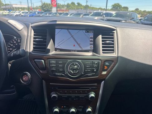 Used 2019 Nissan Pathfinder Platinum AWD/4WD image 15