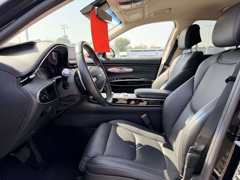 Used 2025 Genesis GV70 2.5T AWD/4WD image 16