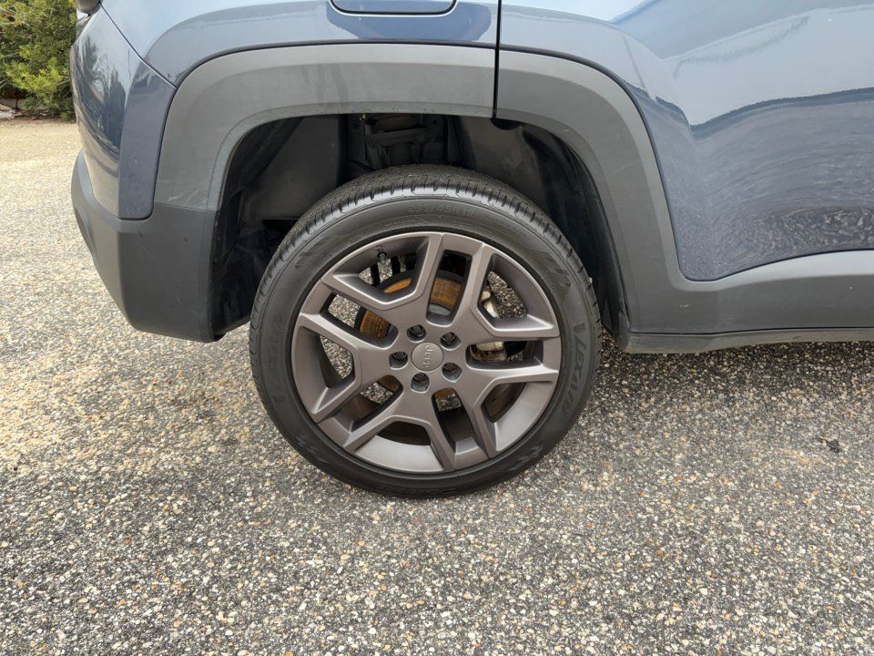 Used 2021 Jeep Renegade Latitude w/ Sun & Sound Group AWD/4WD image 23