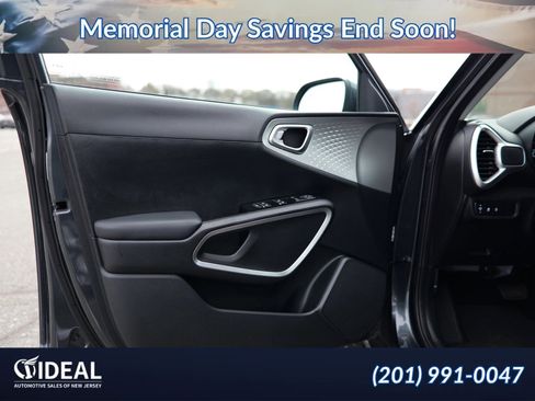 Used 2024 Kia Soul LX w/ Option Group 015 FWD image 15