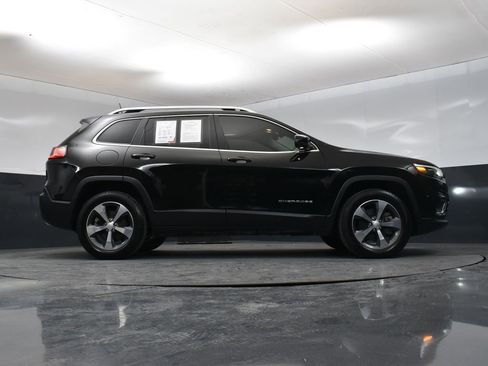 Used 2019 Jeep Cherokee Limited AWD/4WD image 32