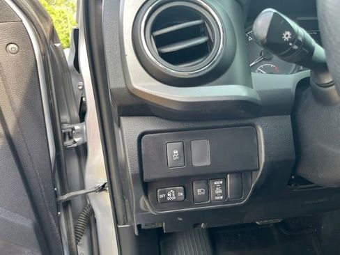Used 2020 Toyota Tacoma TRD Sport RWD image 17