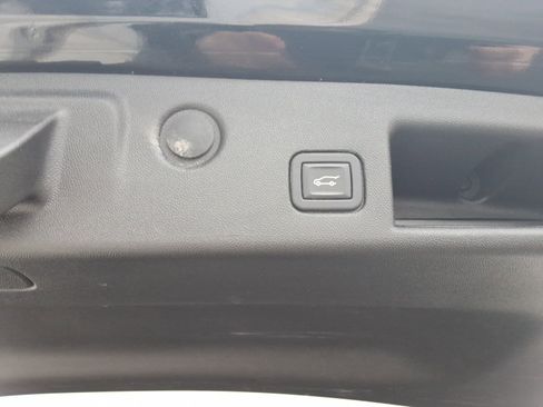 Used 2023 Chevrolet Equinox LT image 25