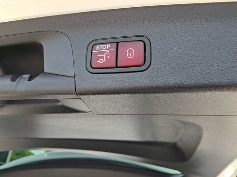 Used 2024 Mercedes-Benz GLS 450 4MATIC image 32