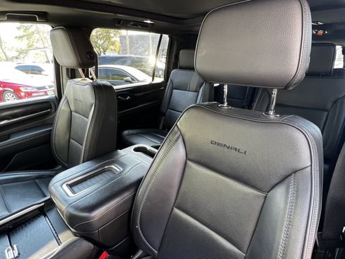Used 2022 GMC Yukon XL Denali w/ Advanced Technology Package image 18