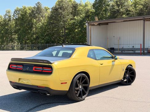 Used 2020 Dodge Challenger R/T RWD image 7