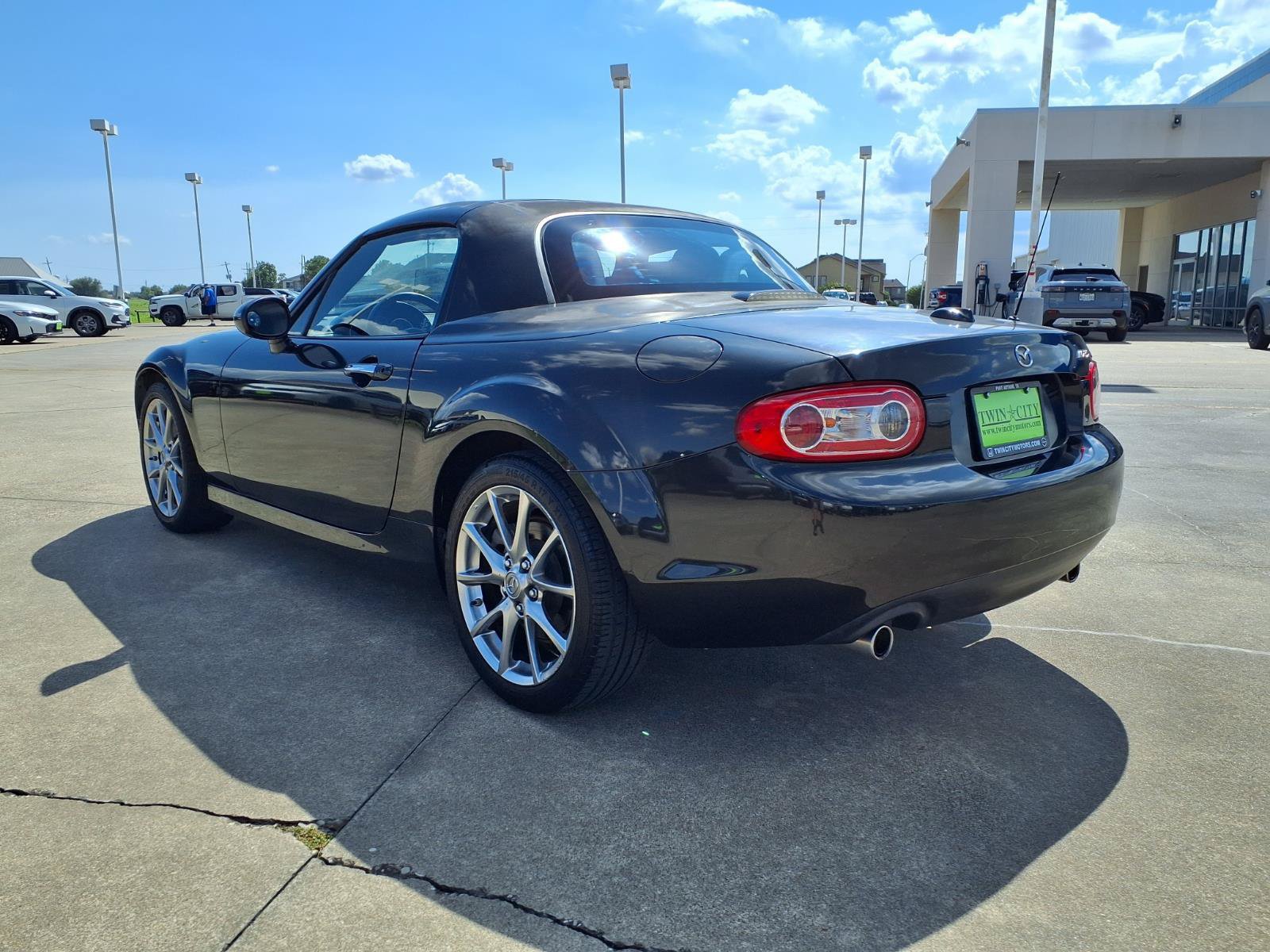 Used 2011 MAZDA MX-5 Miata Grand Touring RWD image 2