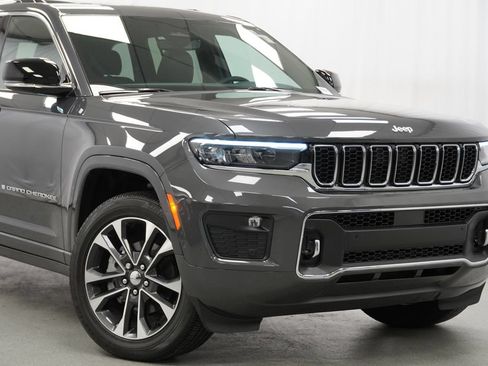 Certified 2025 Jeep Grand Cherokee Overland w/ Trailer Tow Package AWD/4WD image 6