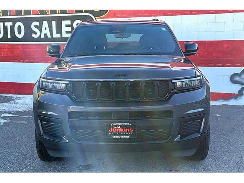 Used 2024 Jeep Grand Cherokee L Laredo image 3