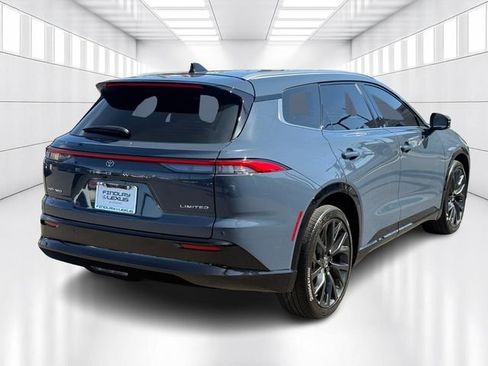 Used 2025 Toyota Crown Signia w/ Advanced Technology Package image 5