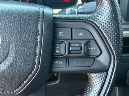 Used 2025 Toyota Tacoma SR5 AWD/4WD image 10