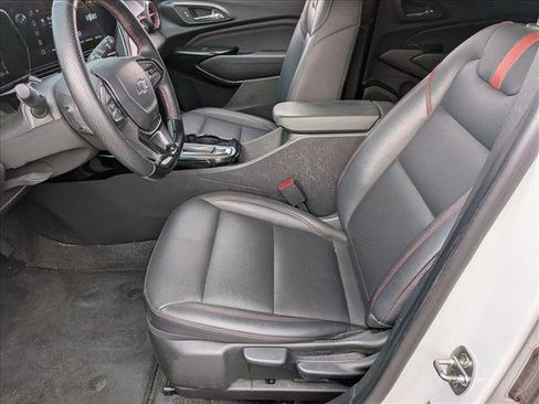 Used 2024 Chevrolet Trax RS w/ Sunroof Package FWD image 14
