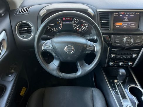 Used 2019 Nissan Pathfinder SV AWD/4WD image 16