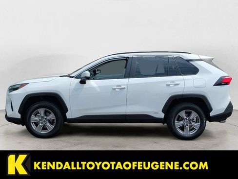 Used 2025 Toyota RAV4 XLE AWD/4WD image 8