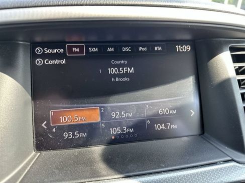Used 2019 Nissan Pathfinder SL AWD/4WD image 14