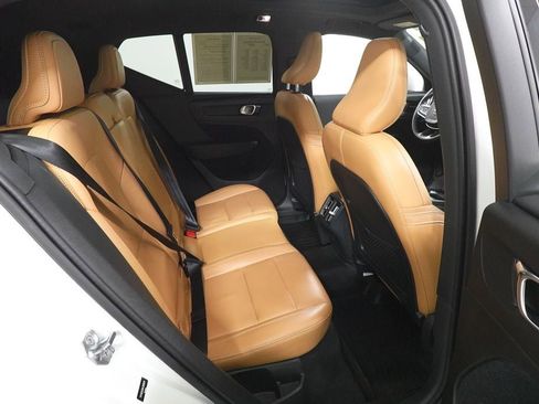 Used 2019 Volvo XC40 T5 Momentum AWD/4WD image 32