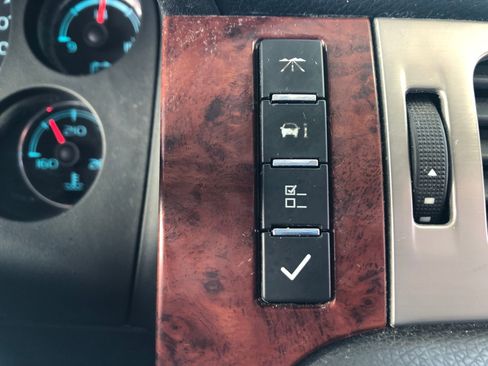 Used 2013 Chevrolet Avalanche LS image 24