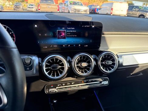 Used 2022 Mercedes-Benz GLB 250 image 19