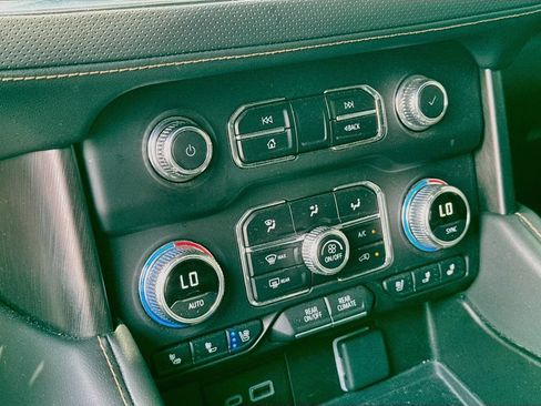 Used 2023 GMC Yukon XL AT4 AWD/4WD image 19