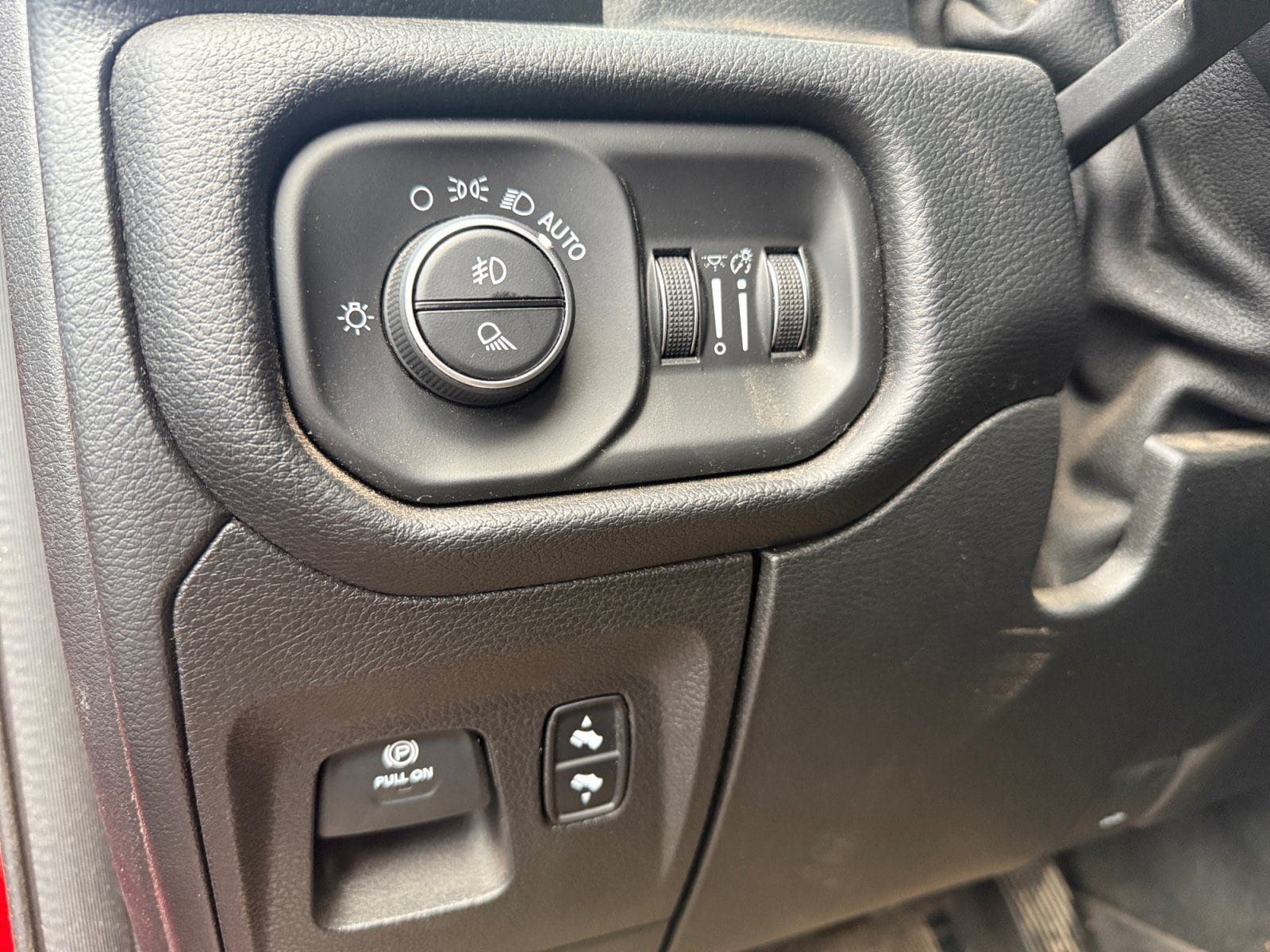 Used 2020 RAM 1500 Laramie AWD/4WD image 19