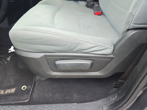 Used 2017 RAM 1500 Express image 16