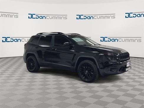Used 2016 Jeep Cherokee Limited image 2